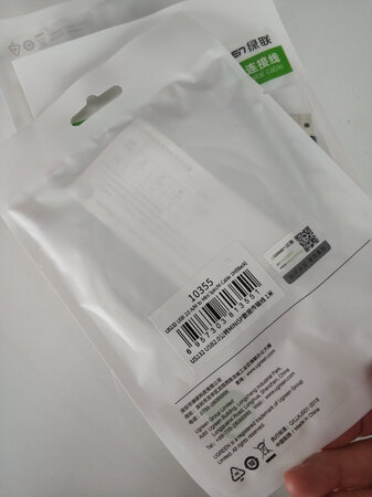 产品质量：这个宝贝还是挺好的。
产品性能：这个宝贝还是很稳定。
兼容性能：目前没发现有啥问题。
外形外观：宝贝外形还不错。
产品包装：包装还可以，塑料包装。
其他特色：数据线而已，实在说不出其他什么特色了。
