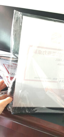 做工质感：质感特别好，结实好用
尺寸大小：尺寸刚好，放a4纸正好，做展示牌特别合适
耐用度：结实耐用，能用好长一段时间了
手感：手感厚重，放立不会倒，稳定性很好，值这个价钱，以后还会继续回购，给京东物流服务点赞?