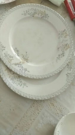 服了，彻底的服了，碎品更换了两次都是一样的，与原来的格格不入，心都碎了，无语了