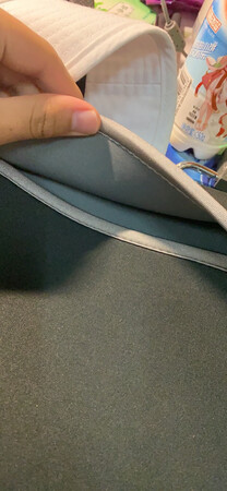 产品包装：包装盒巨大感觉不是个包
材质做工：很软，感觉还不错
外观设计：很简约
安装操作：简单
使用效果：一般话，不是很好套到电脑上