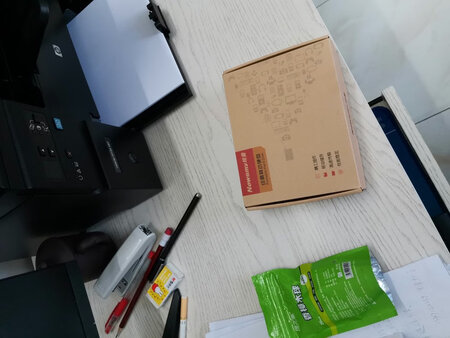 硬盘容量为465G,质感还可以，拿在手中较轻，要是外观尺寸还小一点就更好了。