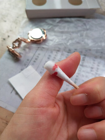 宝贝同图片一样美，就是没有工具换电池，用刀片被伤到手了