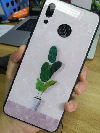 手机壳不错，而且带着安全绳以后再也不怕手机乱丢了～