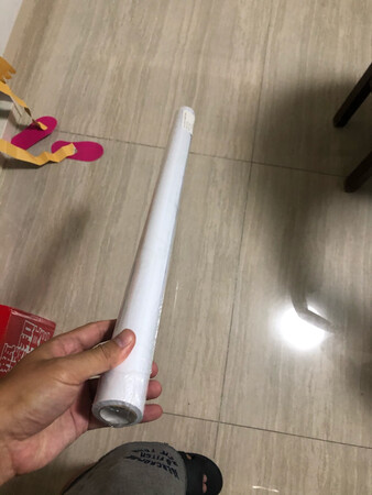 适用场景：适合浴室，阳台门，更衣室门的，会议室等等
产品气味：没有异味
大小尺寸：合适的，容易裁剪，很细心地配了小工具
其他特色：物流速递非常好，第二天就送到，家里玻璃门需要封一半，一下子就变成磨砂玻璃，神奇