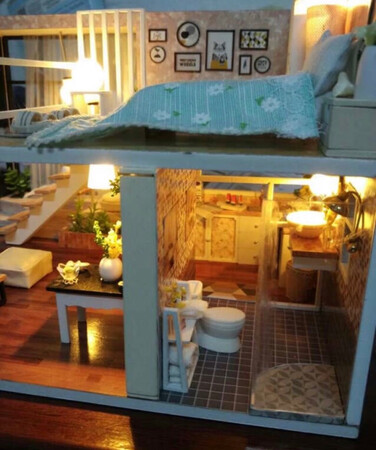 小东西很不错，跟朋友一起玩可以帮助锻炼耐心和爱心，哈哈哈，这家有很多温馨的家系列拼图，之前买了一个回家给小侄女当六一节礼物，小孩子单独完成难度系数比较大，这次买个小一点，难度系数小的，花了不少时间一起搭建的，小侄女很喜欢，店家服务不错，物流也很满意，值得推荐呢。