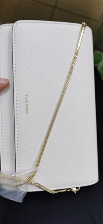 质量好 价格便宜  颜色好 没有异味  时尚  女朋友很喜欢  京东品质值得信赖 原本要退货哒   后来快递小哥超级耐心为我解答问题  再次配送  辛苦小哥啦