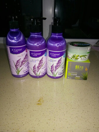 物流很快，快递员服务态度好，包装严密，待使用后对质量进行评价。