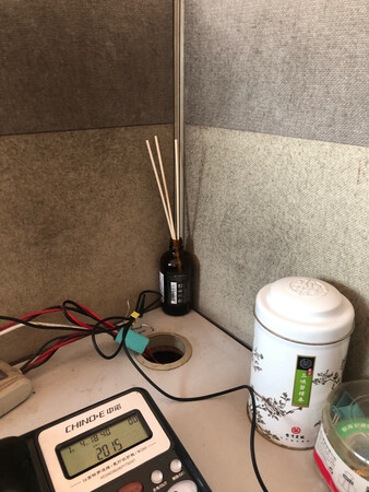 吸附很快，质量也不错。快递也快。但就是贵。