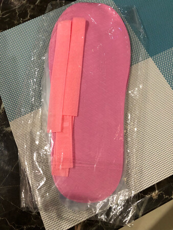给孩子买的，旅行的时候带着已备不时之需。