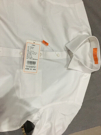 衣服质地舒适，好穿，已买过好多件这个牌子的衣服，性价比超高