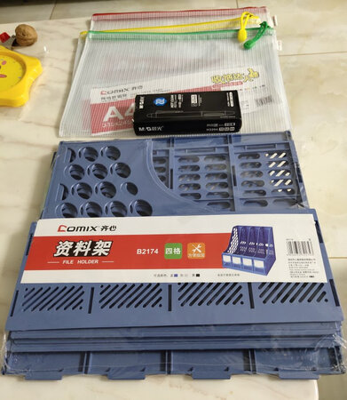 凑单买的，颜色味道太大了，有点刺鼻啊，感觉有毒，在外面晒了好几天了，还是有味儿，想退掉，但是退不了，那就算了吧