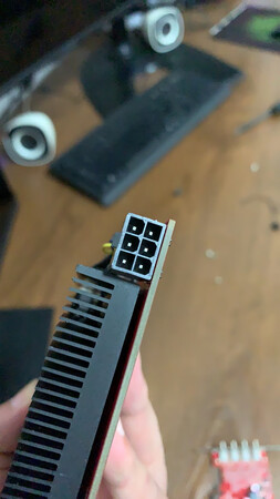 使用方便，关键是性价比比较高，六屏幕品牌机几万块，自己动手一万以内随便配置，不错的购物体验
