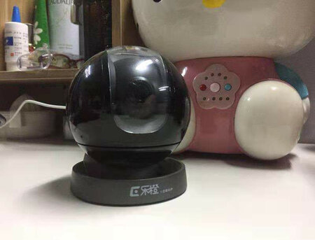 监控器设计非常合理，360度监控，视频清晰，安装简单，价格比实体店划算，非常满意