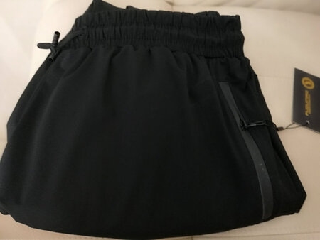 商品收到谢谢了质量不错就是有点廋不象7XL也许穿贯了B板裤子。快递很快哦谢谢?了！