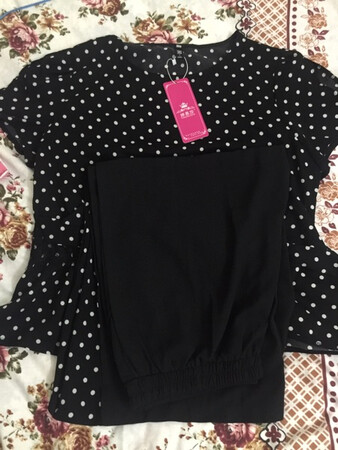 面料挺舒服的。穿上很舒服的宝贝