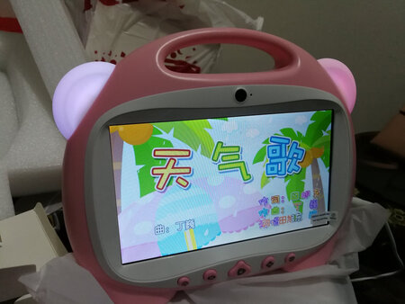 小蝶专员服务态度好，学习机包装精致，话筒音质效果不错，价格实惠，老板还送了礼品