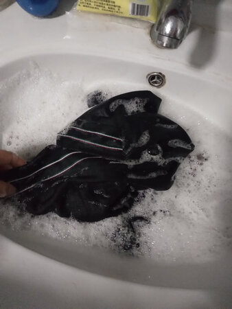 这个衣服退颜色退的嘞