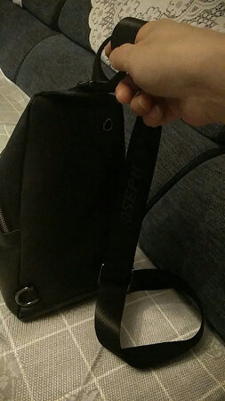 宝贝已经收到了，皮料摸着不错，比其他店拍的那个质量做工好多了，立马把那家店的退了。