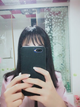 还行，本意是想看看留个刘海怎么样，发质跟我头发差不多，颜色完全一样，戴上我都分不清哪搓是我自己头发，鬓角已经梳没了，送了个小梳子还有个卷刘海的，还有板小夹子，送货用了两三天，比一般物流稍慢