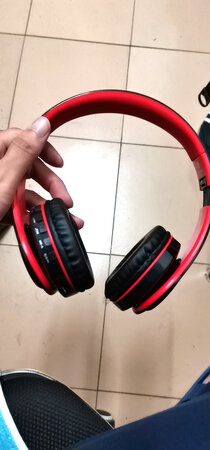 做工质感：起来很不错
音质音效：听相声听阅读感觉特别棒
舒适度：耳朵小的舒服，大耳朵的人需要挑大号
其他特色：本以为弄存储卡会带一部分东西可以听，不用自己下载了，结果啥也没。另外，会顺序播放，下次开机接着上次没播完的，继续播放
续航能力：还可以，充电快，用一天没问题