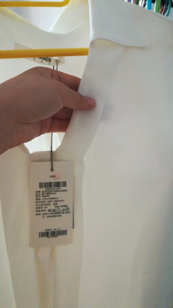 衣服版型很好的，面料不错。不是那种薄的