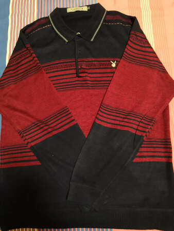 衣服面料手感不错，尺寸规格型号与店铺标注的体重相吻合，实际色彩比图片上要深暗一点。发货及物流都还算迅速。不足之处，衣服较薄，并不是店铺宣传的“适中”，初春或深秋穿时还要加外套。