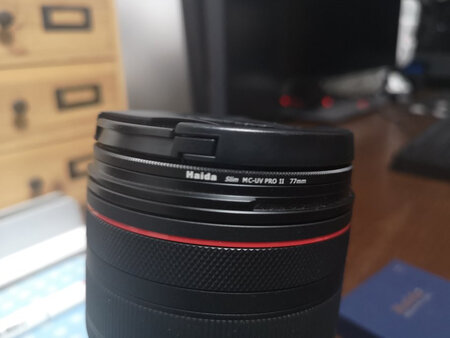 这款77mmUV很好，通透，轻薄，haida国产良心。我是用在佳能eos r加rf 24-105mm f4上做挂机UV，保护前镜组的，这款UV对画质影响很小，需要注意的是我购买这款的是薄款，带在rf 24-105mm f4上面，盖镜头盖会不稳，要不就是我朋友强行挂上去，结果一边卡死，一边打不开，折腾了老大半天。总得来说很推荐，77mm很多镜头都是这个口径，也可以省下不少钱。