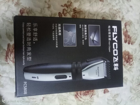 理发器非常好用，声音不大，力量不小。家里之前买过一个100多的也是飞科的，这个比100的还要好用，可能现在更新换代了。赠品送了很多，还有一个刀头，省了很多事。买回来以后当晚就让老婆给我理发，使用很顺手，物超所值，非常满意。