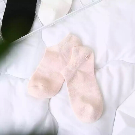 袜子还可以，摸着很舒服。