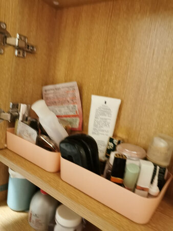 买的很满意，把零零碎碎的东西放在里面免得找不到。家里抽屉一直乱七八糟的放，需要的东西放在里面也很难找，急了就都倒出来翻。尴尬?这次搬家朋友推荐的各种收纳整理盒子，箱子，收纳筐等我选中几样东西，买回来觉得很不错的，经济实惠。介绍给朋友们