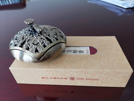 货物完好，香炉设计精致典雅，崖柏的香味入鼻欢喜，满意的再次普云购物。