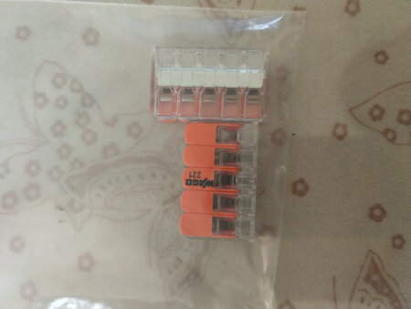 质量很好，很小巧。接线方便，可靠。