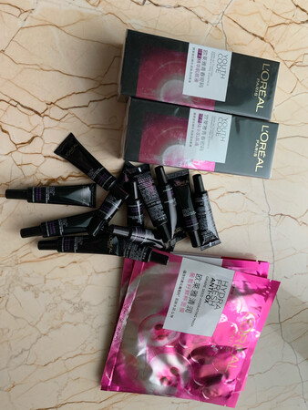 一如既往的喜欢……一次性买了两瓶，掌柜的送了一堆赠品……开心?