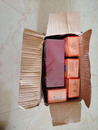 怀孕后，肚子上出现好多花纹，难看又吓人，产品
买回来试了试，效果明显，妊娠纹淡了好多
产品使用中没有不适感，坚持使用，期待更好效果。