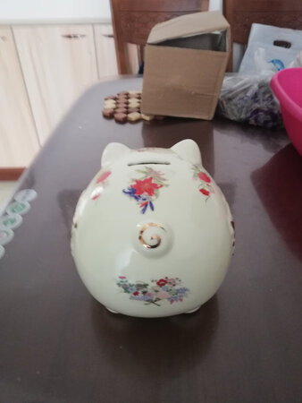 总体感觉很好，色彩很艳丽。造型也很可爱。虽然字体着色有点不均匀，但是价格低。总之，性价比比较高，是一次不错的购物体验。
