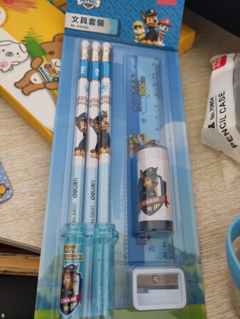 本来就想买点蜡笔，得力的产品很全，又有活动，都是几块钱的东西，好看又实用，多买点合适