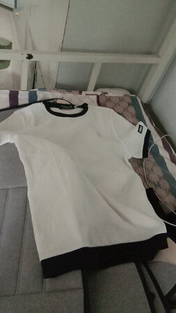 衣服很喜欢，料子摸起来很好，还很薄，夏季必备品