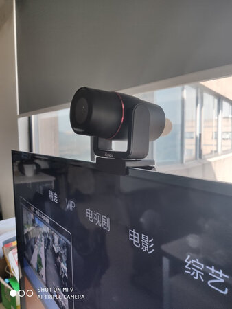 降噪效果：还不错，声音也挺清晰
这套麦克风摄像头设备是买来连接电视配合使用的，是用来做视频会议的。不得不说性价比很高，而且当时买的时候用了优惠券，便宜了不少。已经装上了，挺好用的，也不需要单独驱动就能够使用，很方便。
我买了两套，作为远程设备来说这个买的很划算，必须的给一个好评，同时也给京东的配送服务一个大大的赞~