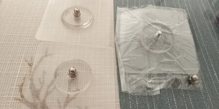 凑单拍的，遇到就是缘分，无论价格实惠与否，质量怎么样，简单小巧的设计就足够了。几个物件就要扔掉了，突然遇到了非常好的***粘钩给拯救了，谢谢！