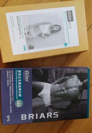 便携性能：携带非常的方便，可以塞在箱子的任何一个角落，另外非常的体积小，重量轻。
产品材质：材质话就是一次性用品，所以在这方面没有太大的讲究，只要干净卫生就可以了，毕竟用一次性的产品，就是为了在外不用清洗。
适合人群：适合女性或男性在外在外旅游的时候，然后不方便清洗内裤以及内裤是非常贴近我们身体的一项用品，如果清洗不干净或晒的不够彻底，很容易滋生细菌。
适用场景：适用于酒店或者出外出外出行的时候不方便清洗的场所。
其他特色：使用方便，并没有太大的技术问题，嗯，味道颜色看起来非常的安心。