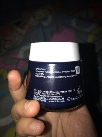 产品质感：还不错，挺好的一直都是在用薇姿的产品，之前用其他品牌的护肤品有点过敏，用这个就很好，没有什么感觉
使用感受：第一次用有一点刺疼后面用就没有这种感觉了
适合肤质：干皮吧
补水效果：挺滋润的
贴合效果：很好
其他特色：然后就是物流挺快的，好评