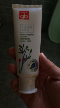 牙膏不错，味道是草莓?味的，孩子喜欢刷牙，好孩子值得信赖。