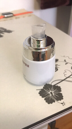 奔口像生锈一样很难挤出来，用力嘛就全部奔一地，无语的产品，体验感太差，