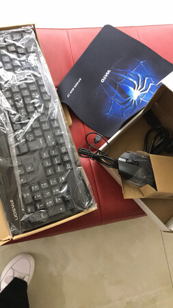 收到了马上用上了，是新的，好用！实惠哦！超级快，商家还送了键盘、鼠标、鼠标垫！值得买！
