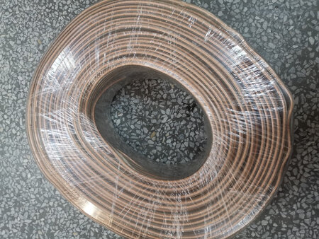 胜为（shengwei）发烧级音箱线 2*100芯音响线喇叭线音频线，大牌子质量有保证，音频线无氧铜线高保真，连接音箱后音质没有衰减，铜线外面是厚厚的透明塑料，再也不会害怕用久后，塑料变粉了。