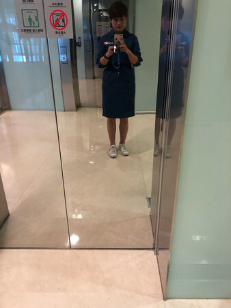 裙子超级美丽 显瘦显肤色 材质也很柔软 收腰效果非常好