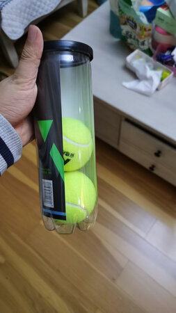 质量很好，我们用来练习拍网球的