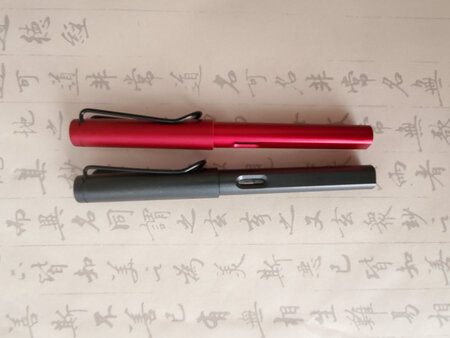 挺好的，很适合练字描红。还送了小毛笔