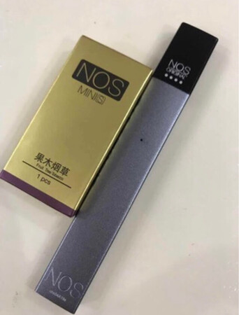 看着颜值不错，买了送人的。反正大家都说电子烟比传统烟对人体的伤害要小一点。拿到手感觉还不错，体积比较小，口味还不错，就是不知道会不会漏油什么的，看别人以后怎么给我说吧。
京东的商品质量过硬，优惠活动和配送速度给力，一直在这里购买，满意
京东的商品质量过硬，优惠活动和配送速度给力，一直在这里购买，满意