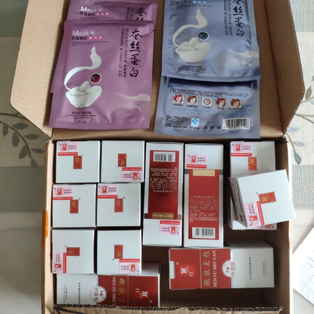 一如既往的好，不止一次购物了，东西没检查，相信店家，还赠送了面膜，有空试一下！谢谢店家！